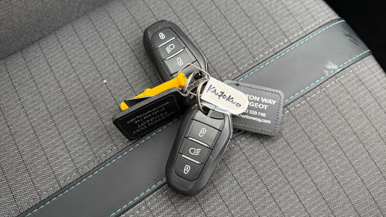 Peugeot 208 1.2 PureTech 100 Allure 5dr Petrol Hatchback